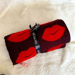 NWT Victoria Secret Lip Print Throws Blanket